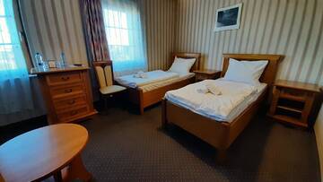 Фото номера Стандартный двухместный номер с 2 отдельными кроватями Отель Hotel Janków г. Жары 4