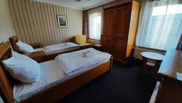 Фото номера Стандартный двухместный номер с 2 отдельными кроватями Отель Hotel Janków г. Жары 6