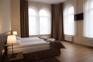 Фото номера Апартаменты с 1 спальней Отель Glas-Hotel 4* г. Жары 4